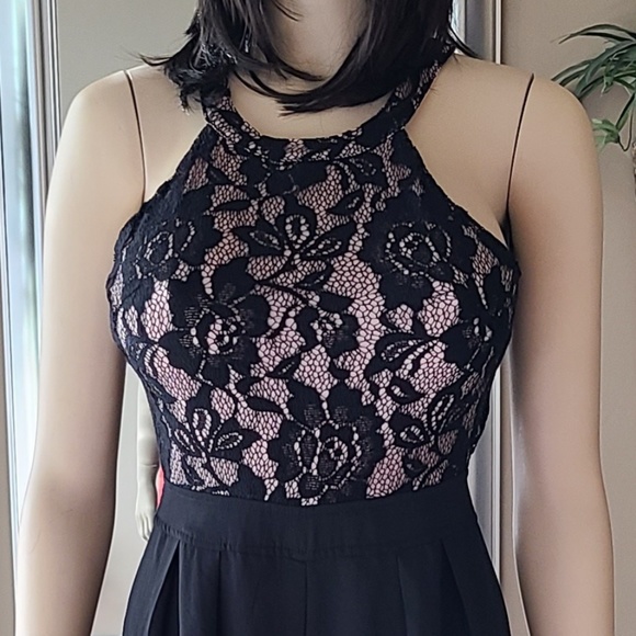 CLASSY BLACK LACE  ROMPER - Picture 4 of 9